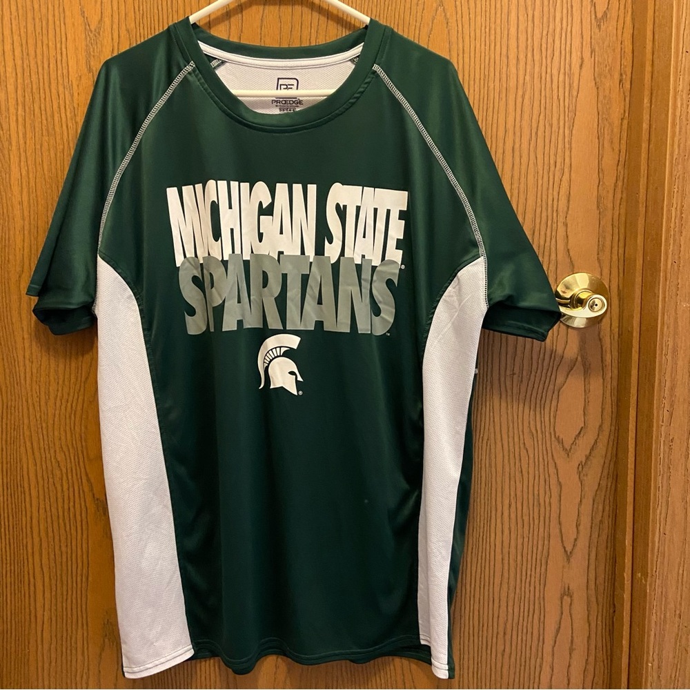 ☃️ Adult MSU shirt. Size XL 46/48. Excellent condition.